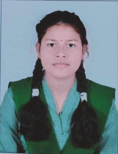 चाकुलिया: मनोहर लाल +2 उच्च विद्यालय का मैट्रिक में 80% सफलता, सारो हेंब्रम बनीं टॉपर