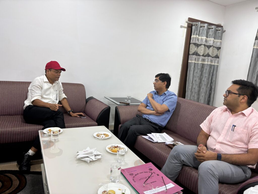 आदिवासी कल्याण मंत्री चमरा लिंडा की समीक्षा बैठक: छात्रवृत्ति, रोजगार और स्वास्थ्य सेवाओं पर दिए अहम निर्देश