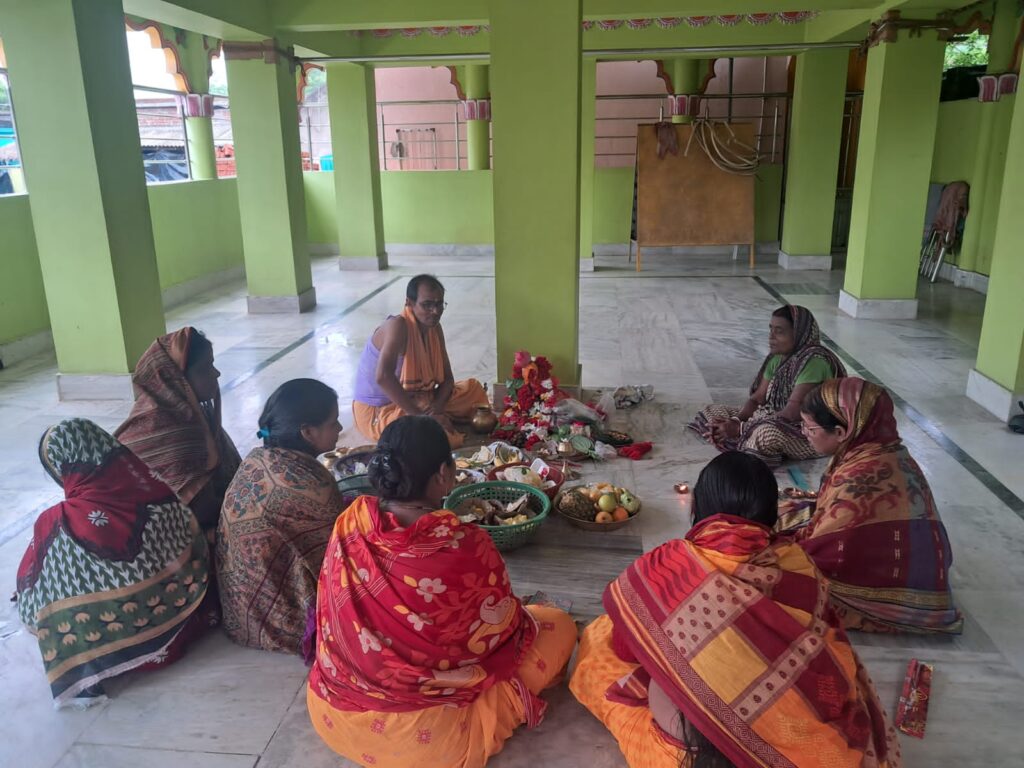 बहरागोड़ा के विभिन्न मंदिरों में श्रद्धा और भक्ति के साथ मनाई गई मां विपद तारिणी की पूजासैकड़ों महिलाओं ने रखा उपवास, परिवार की सुख-समृद्धि के लिए की प्रार्थना