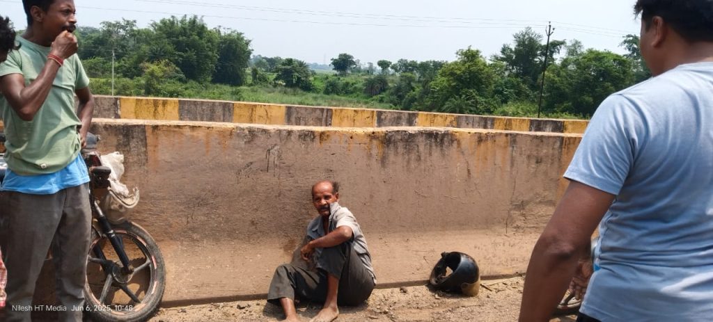 एनएच-49 पर रांगड़ो पुलिया के पास दो बाइकों की आमने-सामने टक्कर, तीन लोग गंभीर रूप से घायल