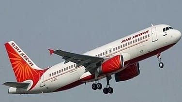 एअर इंडिया ड्रीमलाइनर हादसा: अहमदाबाद में टेकऑफ के दौरान क्रैश, 242 यात्रियों में कई की मौत; पूर्व सीएम रूपाणी भी सवार