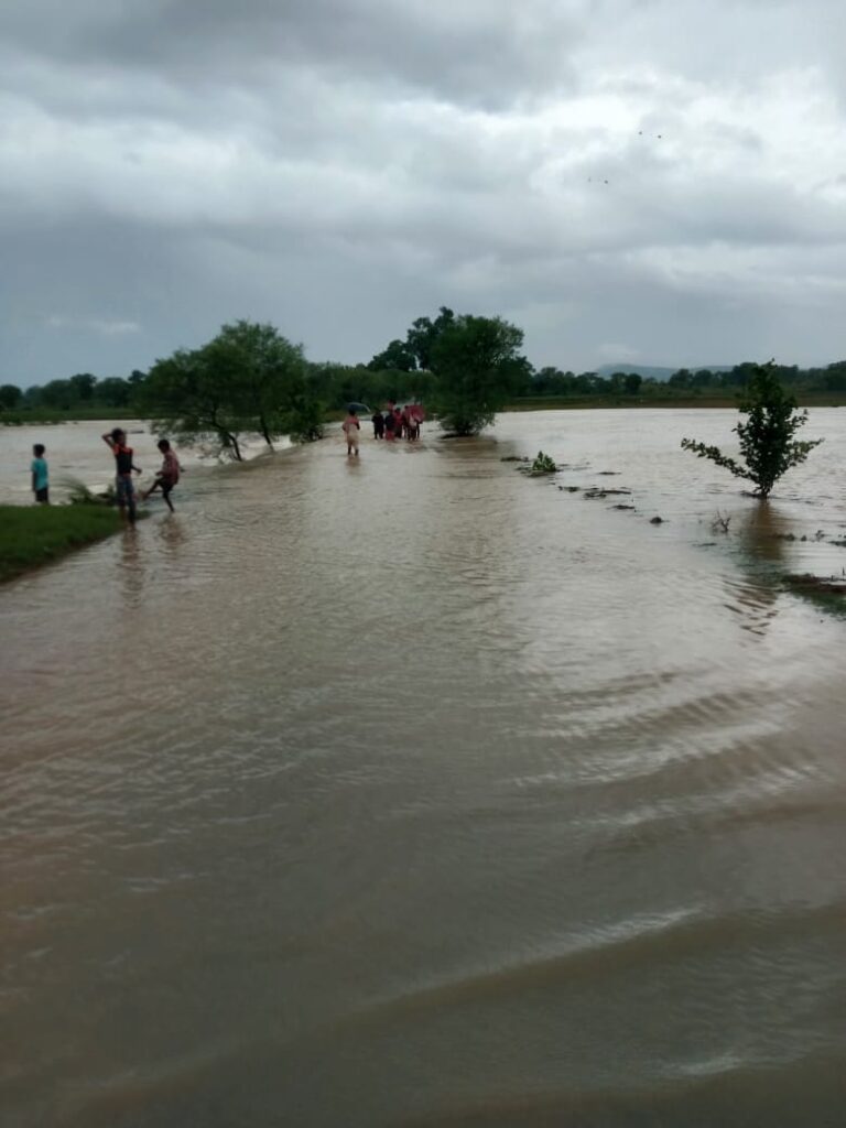 स्वर्णरेखा व खरकई नदी के किनारे रहने वालों से सतर्क रहने की अपील, जलस्तर में अचानक बढ़ोतरी की आशंका