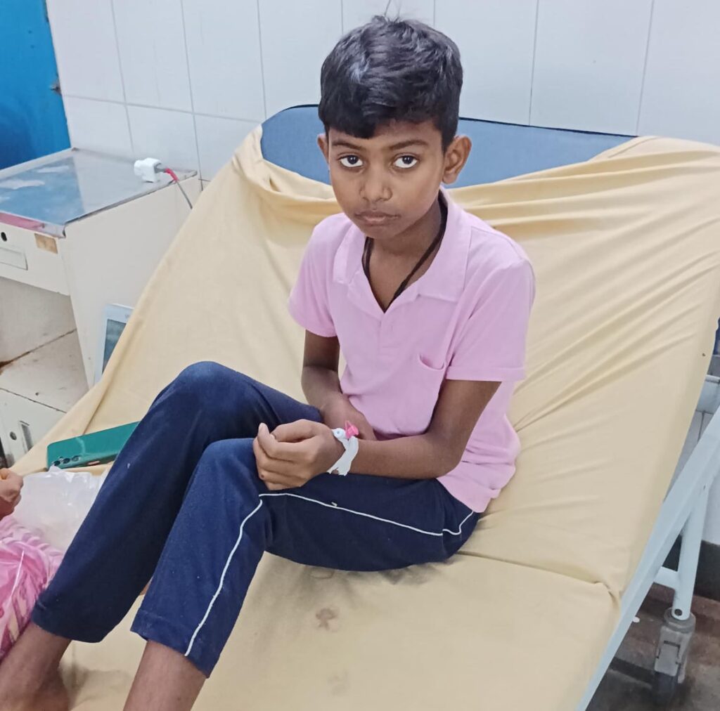 चाकुलिया: स्कूल हॉस्टल में पढ़ने वाले छात्र को रसल वाइपर ने डंसा, समय रहते इलाज से बची जान