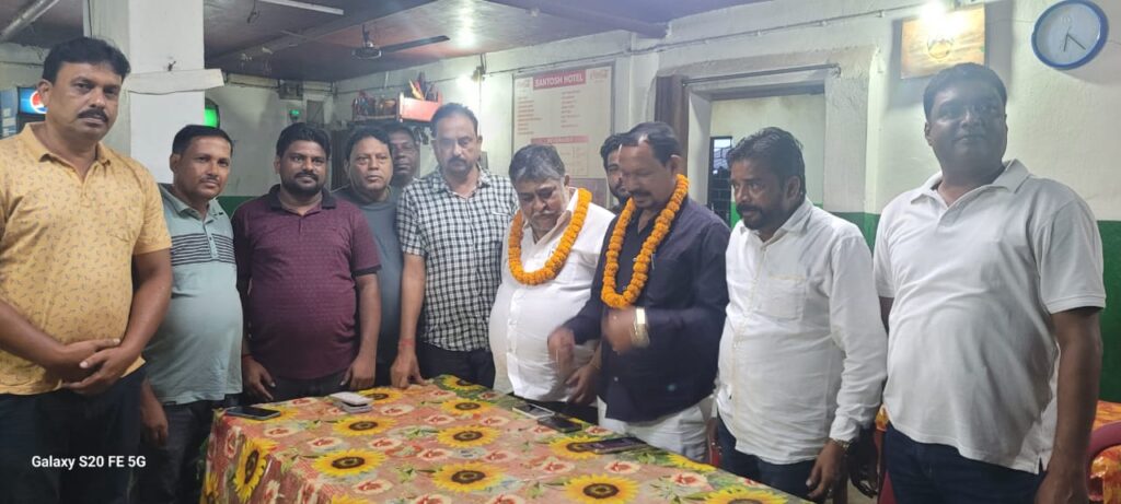 बहरागोड़ा में परिवहन मंत्री दीपक बिरुवा और झामुमो प्रवक्ता सुप्रियो भट्टाचार्य का भव्य स्वागत, चित्रेश्वरधाम की धरती पर हुआ सम्मान