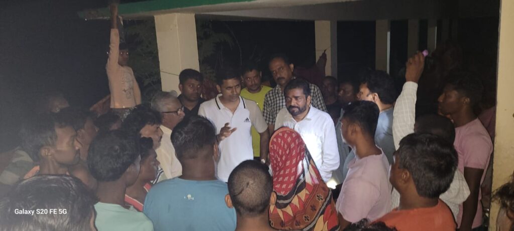 बाढ़ प्रभावित गांवों में रविवार रात तक सक्रिय रहे विधायक समीर महंती, निजी स्तर पर की हरसंभव मदद