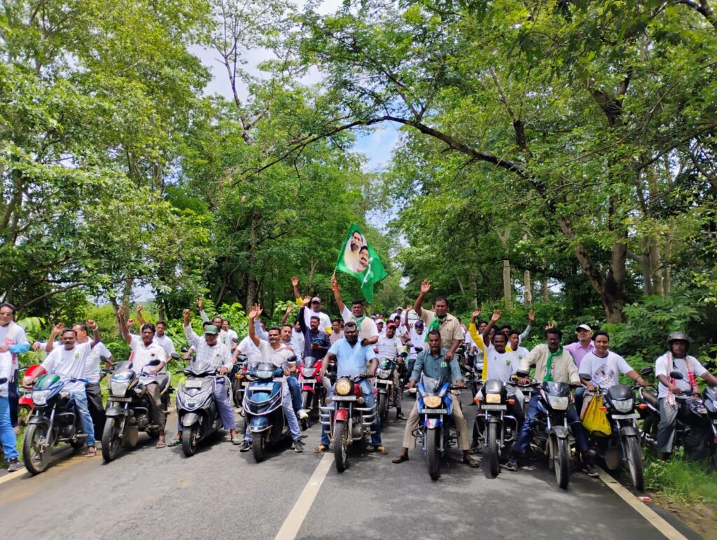 झामुमो ने मुसाबनी में धूमधाम से मनाया हूल दिवस, सैकड़ों कार्यकर्ताओं ने निकाली बाइक रैली, वीर शहीदों को दी श्रद्धांजलि