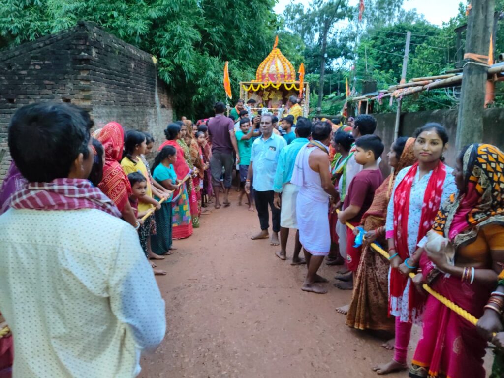 बहरागोड़ा प्रखंड के गांवों में गूंजा 'जय जगन्नाथ' का जयघोष, मौसीबाड़ी से निकली उल्टी रथ यात्रा ने मोहा मन