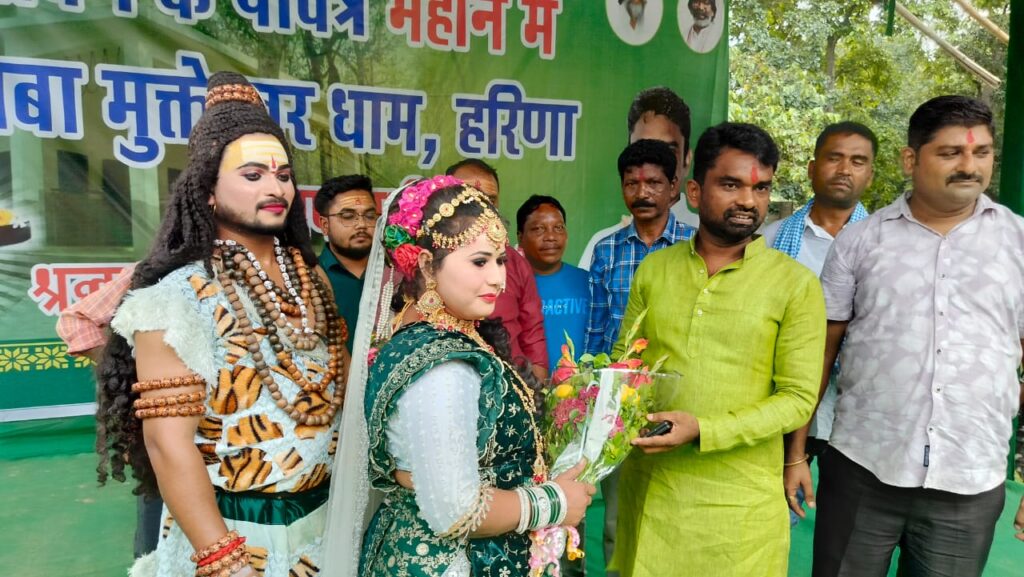 हरिणा मुक्तेश्वर धाम में सावन सोमवारी पर भव्य झांकी और भजन संध्या, विधायक संजीव सरदार के प्रयास से हुआ आयोजन