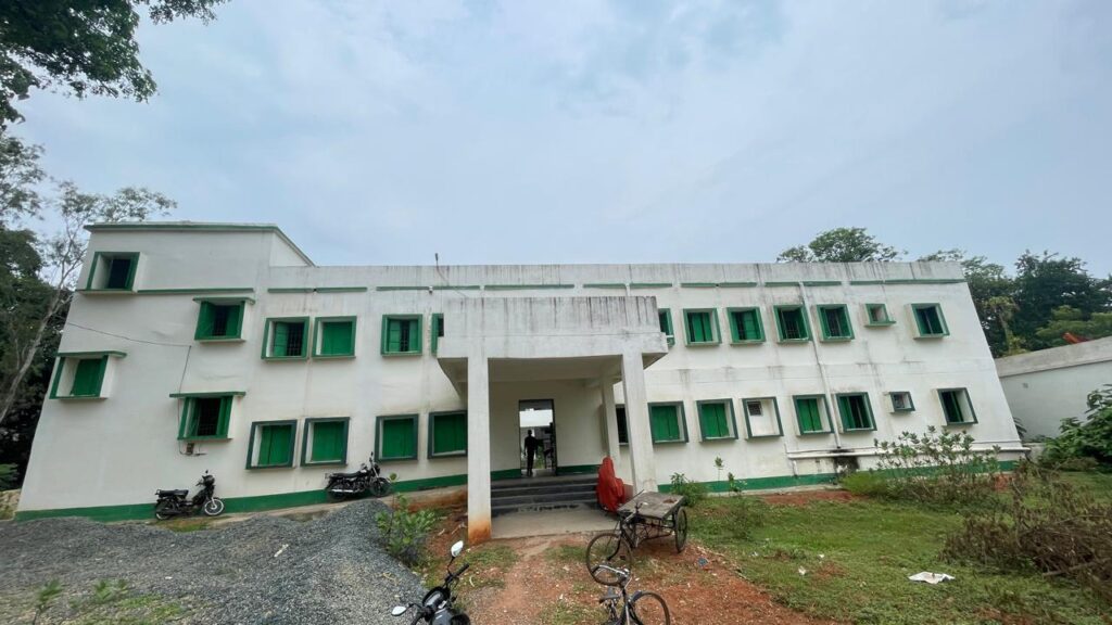 2.74 करोड़ की लागत से बना छात्रावास उद्घाटन से पहले ही जर्जर: चाकुलिया डायट भवन की दीवारों में दरारें, गुणवत्ता पर उठे सवाल