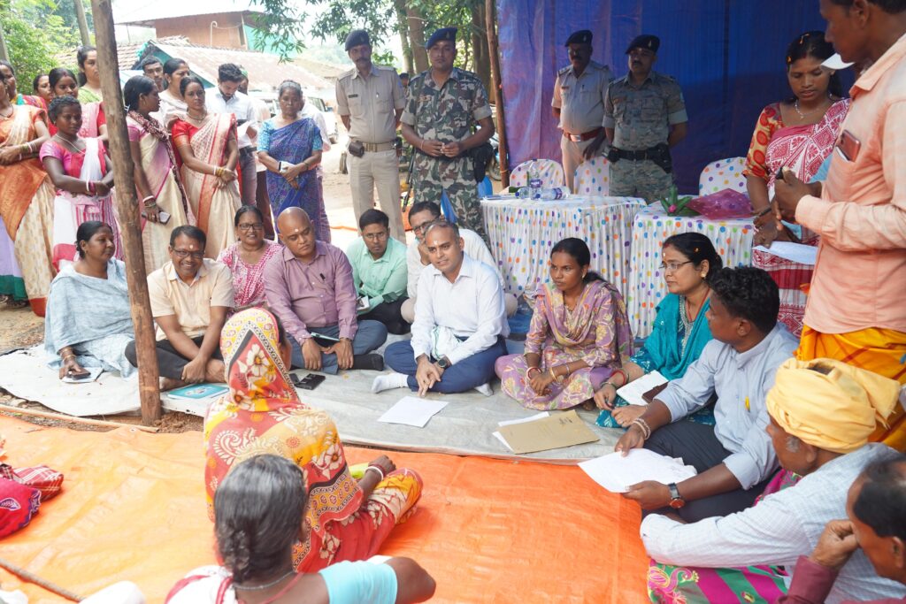 उपायुक्त कर्ण सत्यार्थी ने किया बाबईदा गांव का दौरा, सरकारी योजनाओं की जमीनी हकीकत का लिया जायजा