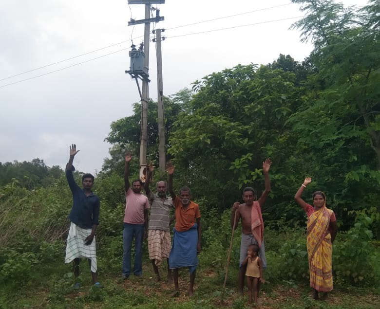 चाकुलिया: ट्रांसफार्मर खराब होने से उदयडांगा के 20 परिवार अंधेरे में रहने को मजबूर