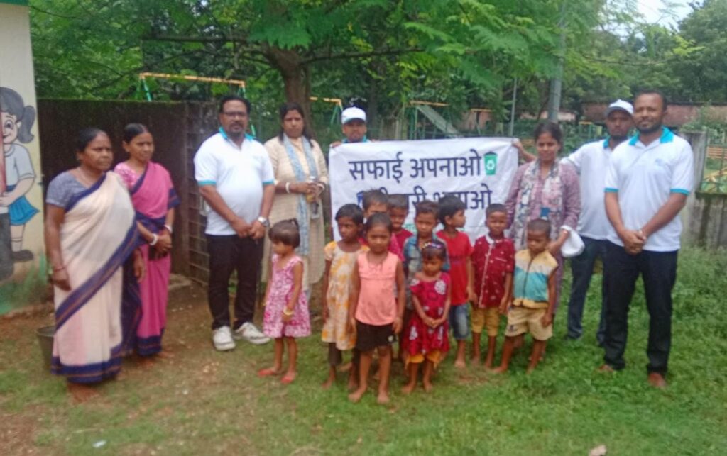 चाकुलिया में 'सफाई अपनाओ, बीमारी भगाओ' अभियान के तहत आंगनबाड़ी बच्चों को स्वच्छता के प्रति किया गया जागरूक