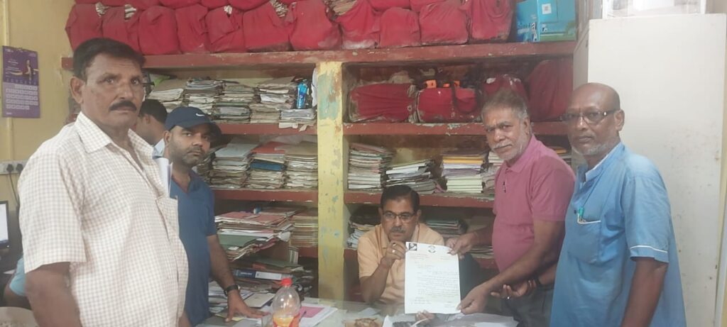 वन भूमि पर बिना अनुमति पीसीसी पथ निर्माण को लेकर कांग्रेस ने उठाए सवाल, वन विभाग को सौंपा ज्ञापन