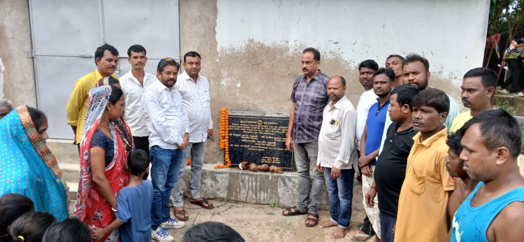 बहरागोड़ा: बाबा भूतेश्वर शिव मंदिर मार्ग का हुआ शिलान्यास, विधायक समीर महंती ने नारियल फोड़कर किया कार्य की शुरुआत