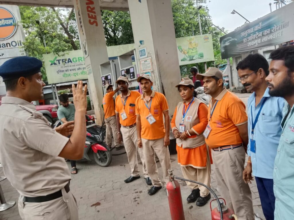 अग्नि सुरक्षा जागरूकता के तहत साकची के व्यावसायिक प्रतिष्ठानों में मॉक ड्रिल का आयोजन