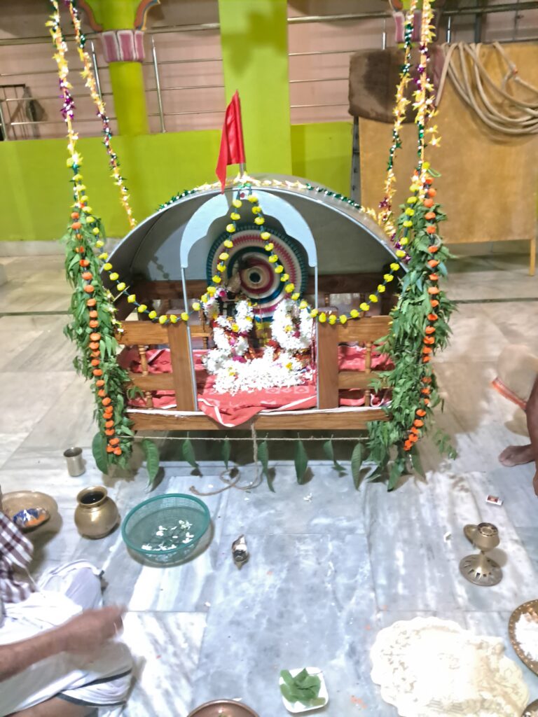 रसिक जीवन मंदिर, बेंदा में झूलन यात्रा महोत्सव का भव्य आयोजन