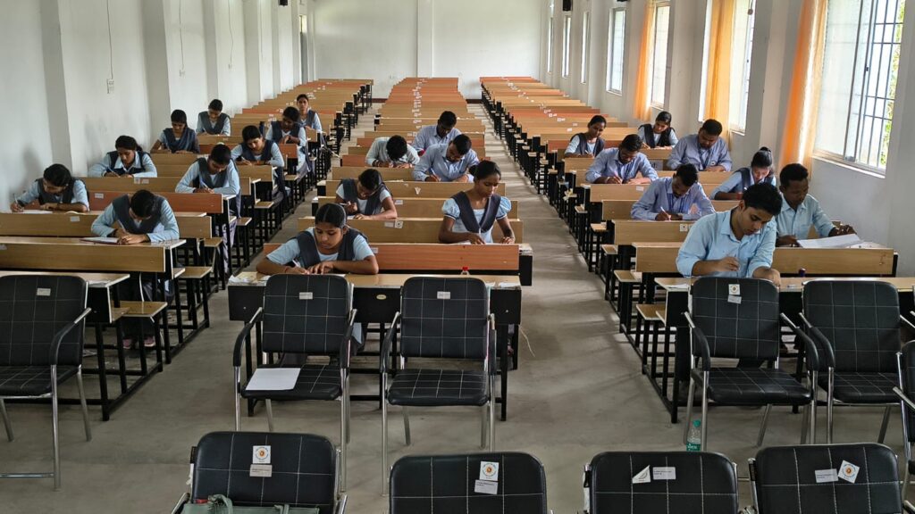 बहरागोड़ा कॉलेज में 'एंटी-रैगिंग सप्ताह' के तहत निबंध और क्विज प्रतियोगिता का आयोजन