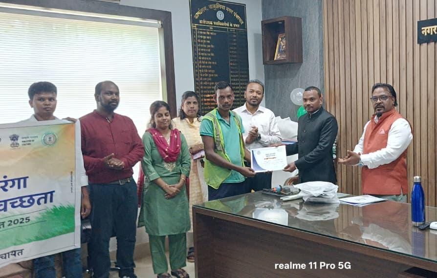 स्वतंत्रता दिवस के अवसर पर सफाई मित्रों का सम्मान