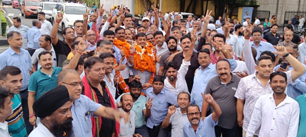 टाटा मोटर्स के कर्मचारियों को मिला तोहफा: 12.3% बोनस और 148 कर्मियों को मिलेगा स्थायी नियुक्ति का लाभ