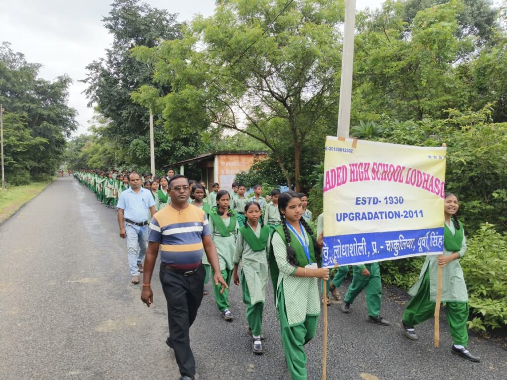 चाकुलिया: लोधाशोली विद्यालय में मेजर ध्यानचंद जयंती पर निकाली गई रैली