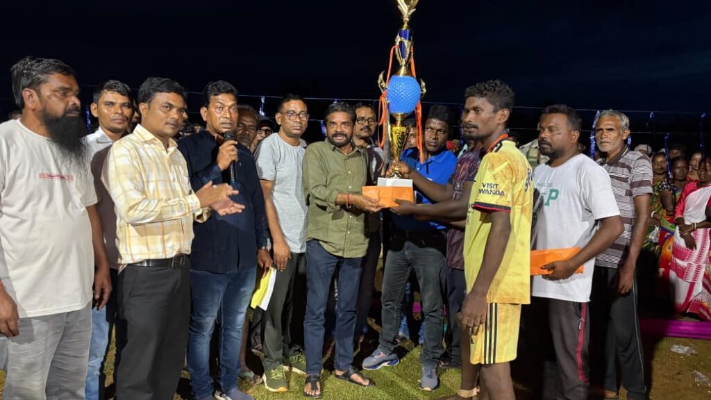 कालपथर में संपन्न हुई दो दिवसीय फुटबॉल प्रतियोगिता, विधायक समीर महान्ती ने बढ़ाया खिलाड़ियों का उत्साह