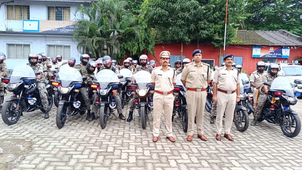 महानगरों की तर्ज पर हाईटेक बनी जमशेदपुर पुलिस, SSP ने टैंगो जवानों को सौंपी हाई स्पीड बाइक