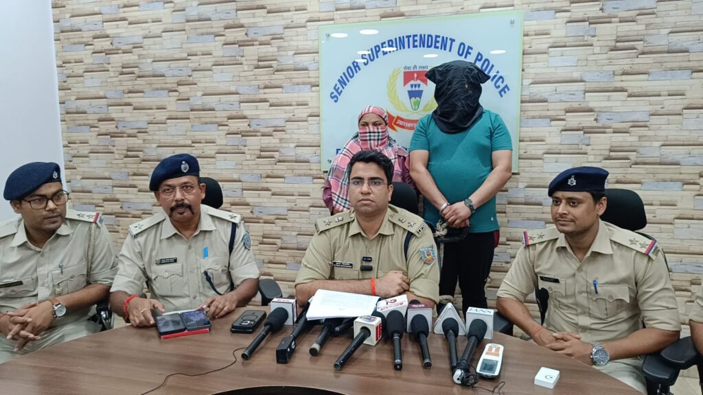 जमशेदपुर पुलिस की बड़ी सफलता: सैकड़ों करोड़ रुपये की ठगी में मैक्सीजोन निदेशक चंद्रभूषण सिंह और पत्नी गिरफ्तार