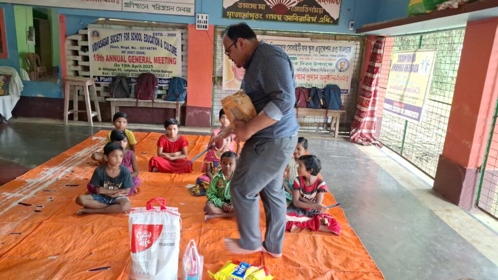 समाजसेवी संदीप शाउ ने अनोखे अंदाज में मनाया जन्मदिन, विद्यालय और अनाथालय के बच्चों संग बाँटी खुशियाँ