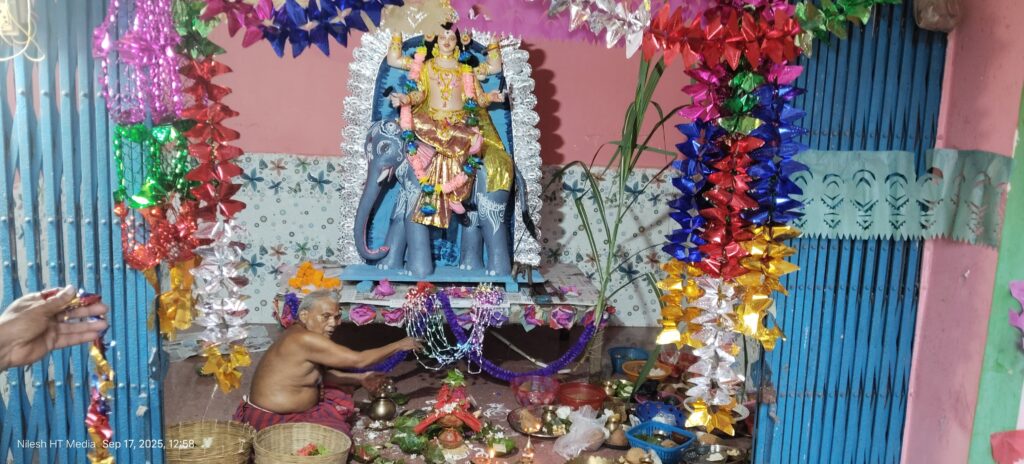 बहरागोड़ा प्रखंड क्षेत्र में श्रद्धा और उत्साह के साथ मनाई गई विश्वकर्मा पूजा