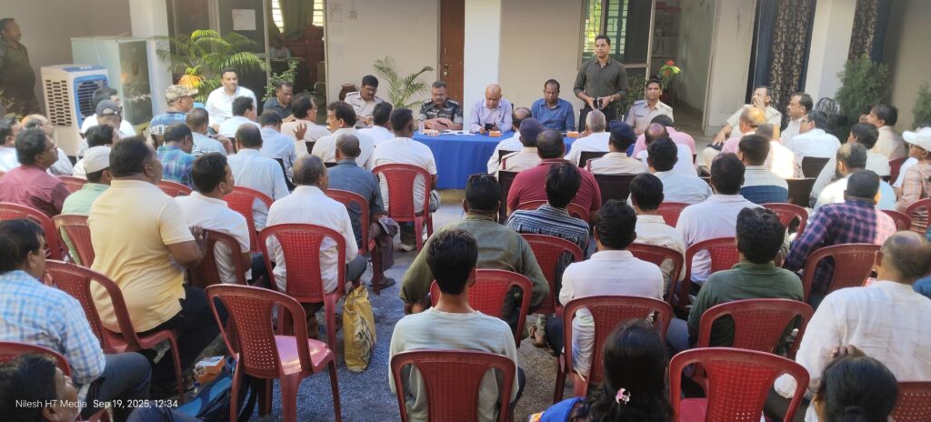 बहरागोड़ा थाना परिसर में शांति समिति की बैठक, दुर्गा पूजा से पहले एनएच बाईपास सड़क मरम्मत की उठी मांग