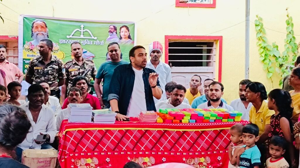 हर घर कॉपी, हर हाथ कलम अभियान” का दूसरा सफल आयोजन, बच्चों को मिली शैक्षणिक सामग्री