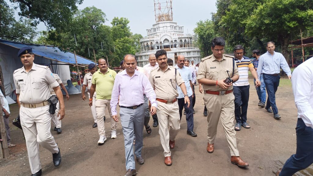 जमशेदपुर में उपायुक्त और एसएसपी ने किया पूजा पंडालों का निरीक्षण, सुरक्षा और स्वच्छता पर दिए दिशा-निर्देश