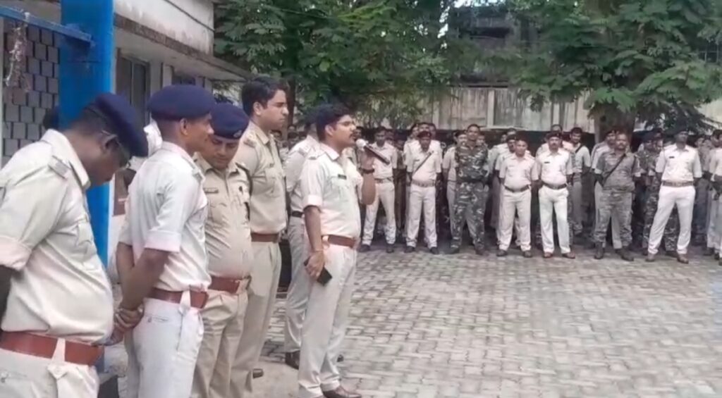 नवरात्र और दुर्गा पूजा को लेकर प्रशासन सतर्क, SSP ने जवानों को दिए विशेष निर्देश