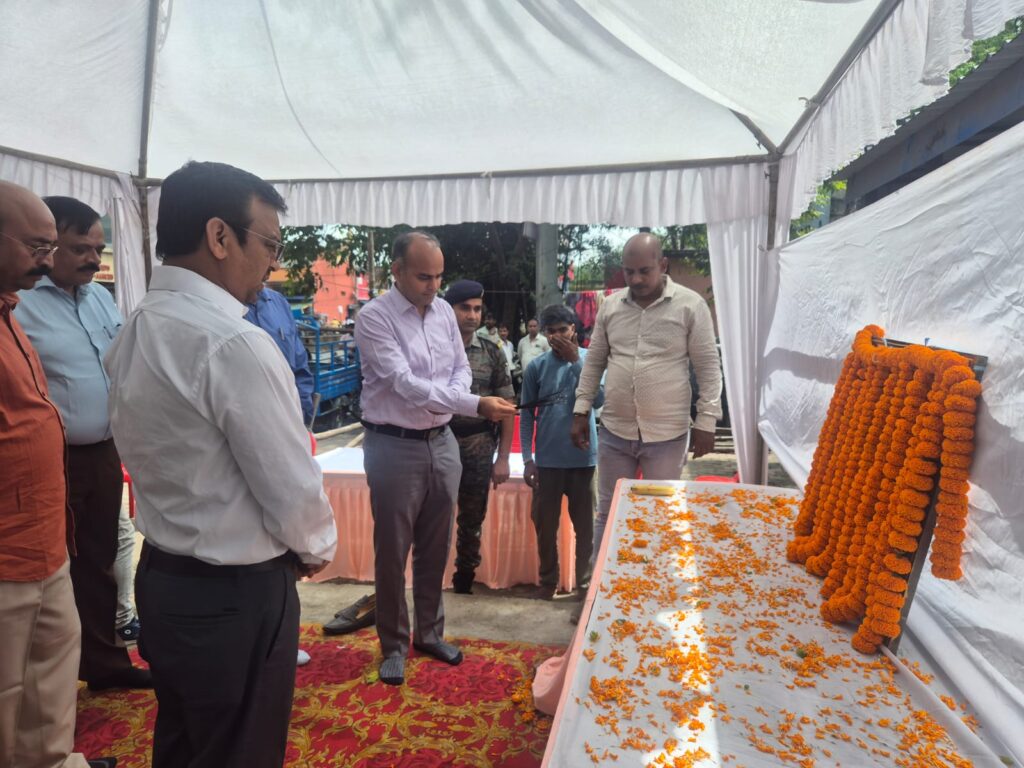 उपायुक्त ने साकची के विश्वकर्मा प्वाइंट में 'जमशेदपुर हाट' का शिलान्यास किया, जिले के कारीगरों को मिलेगा नया मंच