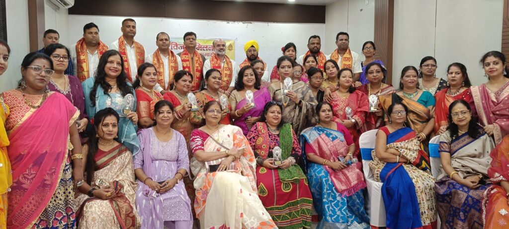 जमशेदपुर: नारी शक्ति ने आयोजित किया विजया मिलन एवं महिला सम्मान समारोह, 60 महिलाओं को सम्मानित किया