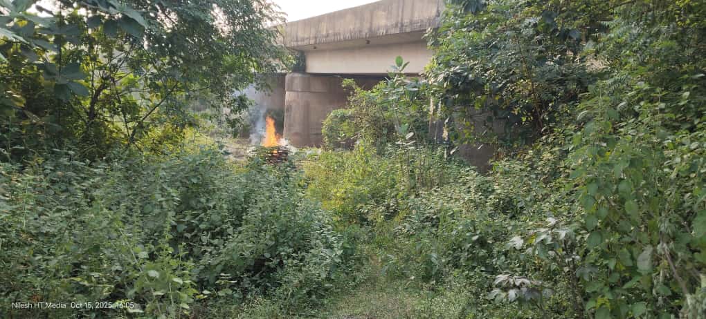 10 साल से अधूरी मांग — खांडामौदा श्मशान घाट तक अब भी नहीं बनी सड़क ग्रामीणों ने जताई नाराज़गी