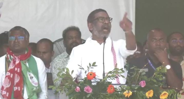 घाटशिला में हेमंत की गरज: “ले आओ एक दर्जन मुख्यमंत्री, झारखंड की जनता ही सबसे बड़ी ताकत”