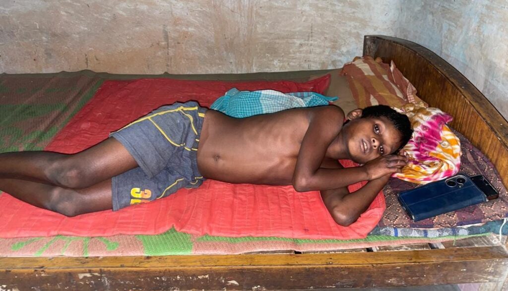 भालुकनाला में डायरिया का कहर: तीन बच्चों समेत 14 ग्रामीण बीमार, स्वास्थ्य विभाग की टीम पहुँची गांव