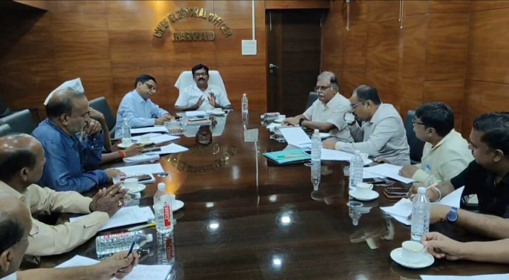 रांची : मुख्य निर्वाचन पदाधिकारी ने मान्यता प्राप्त राजनीतिक दलों के साथ की बैठक, घाटशिला उप चुनाव में आदर्श आचार संहिता पालन पर जोर
