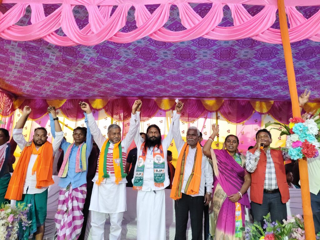 गुड़ाबांदा: भाजपा पंचायत स्तरीय सम्मेलन में बोले बाबूलाल मरांडी — “भ्रष्ट अधिकारी ब्लॉक स्तर से मुख्यमंत्री तक पहुंचा रहे हैं कमिशन”