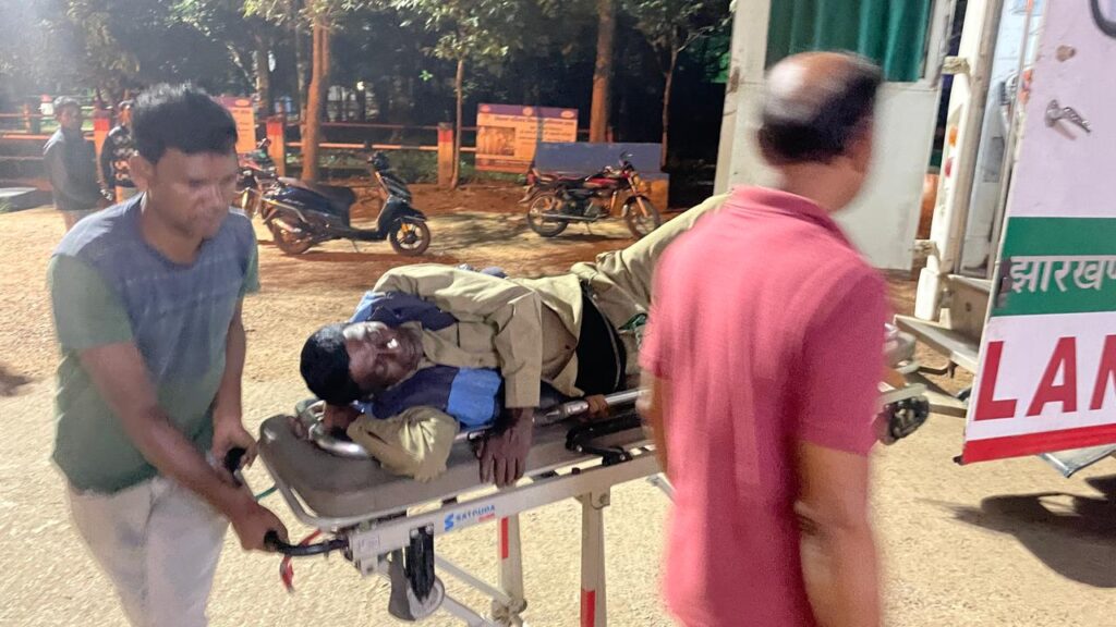 चाकुलिया: बाइक और साइकिल की टक्कर में दो घायल, एक को रेफर किया गया