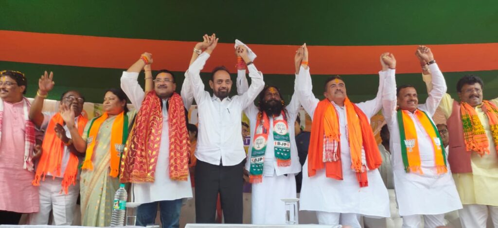 हेमंत और ममता की सरकार परिवारवाद की प्रतीक” — घाटशिला में बोले शुभेंदु अधिकारी, बाबूलाल सोरेन के समर्थन में की जनसभा