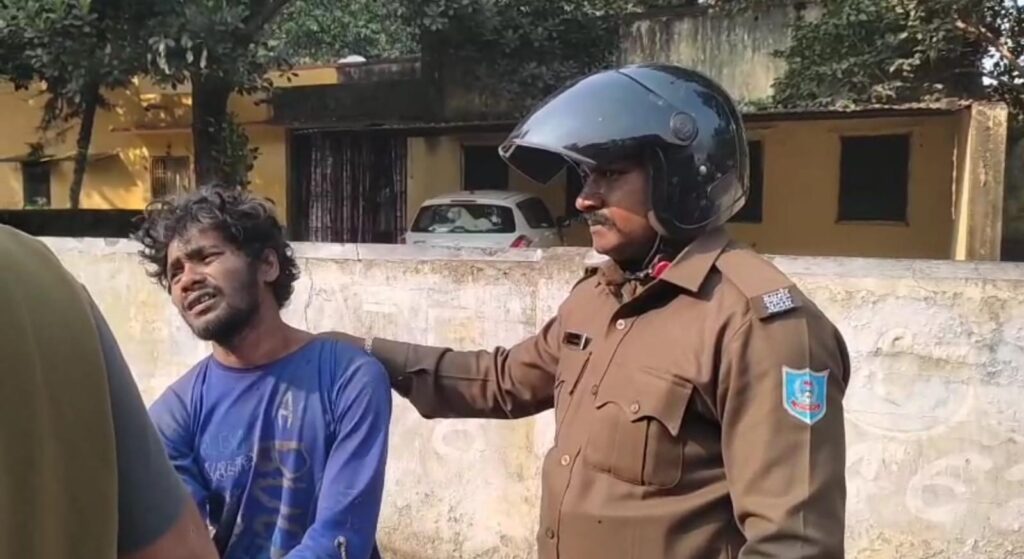 जमशेदपुर: साकची में चोरी के प्रयास के दौरान युवक रंगे हाथों पकड़ा गया