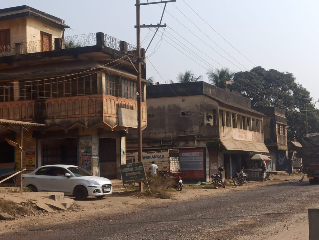 बहरागोड़ा: मुआवज़ा मिलने के बाद भी NH जमीन पर अवैध कब्ज़ा, सर्विस रोड बना मौत का खतरा