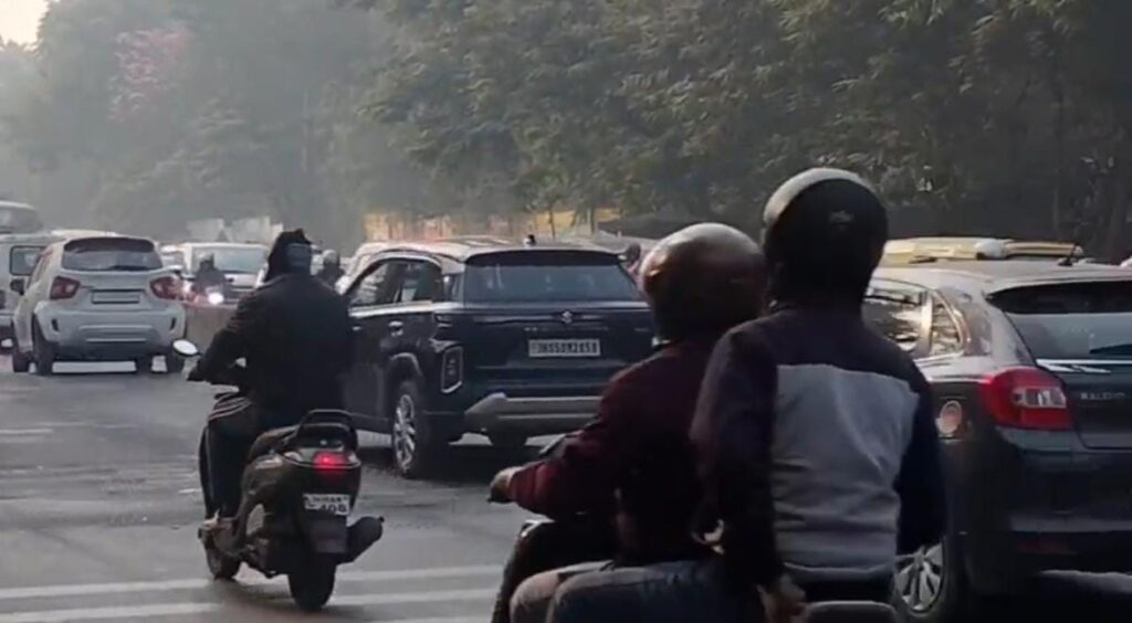 जुगसलाई–परसुडीह मार्ग पर रोजाना जाम, अतिक्रमण और अवैध पार्किंग से बढ़ी समस्या, समाधान की मांग तेज