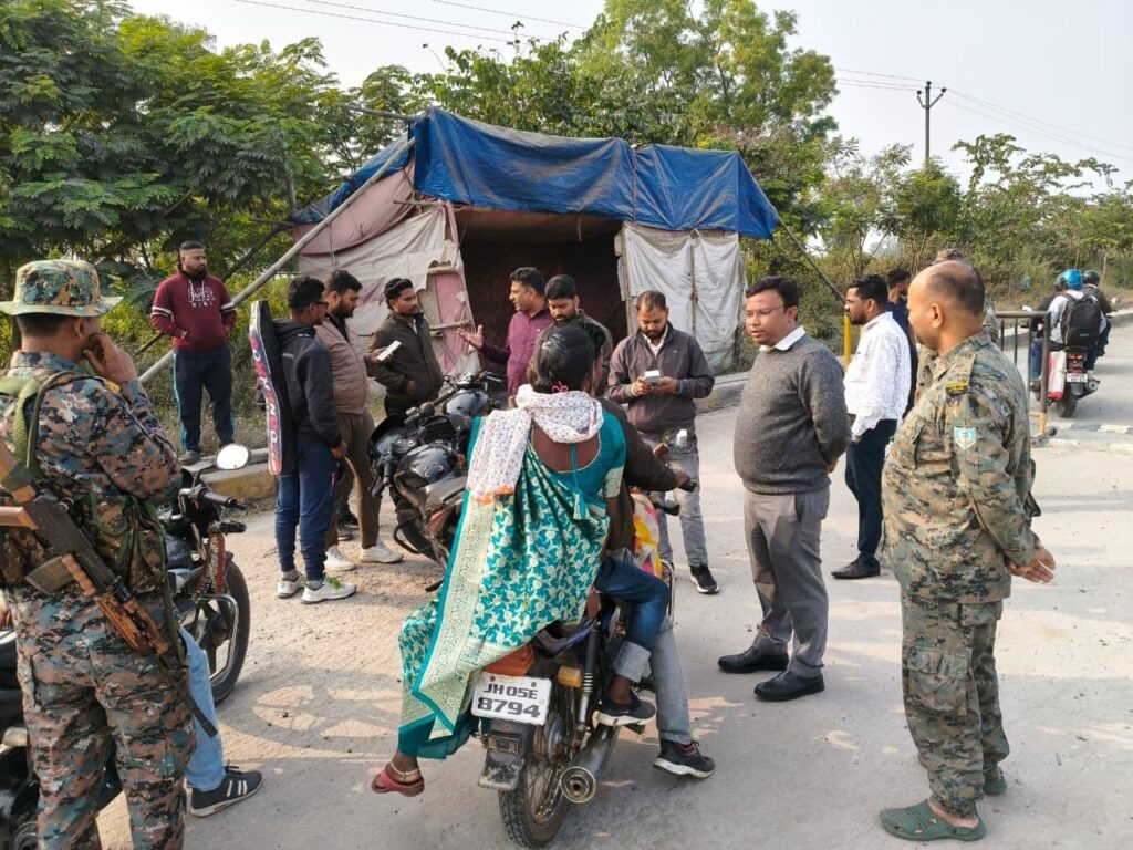 उपायुक्त के निर्देश पर ग्रामीण इलाकों में चला वाहन जांच अभियान