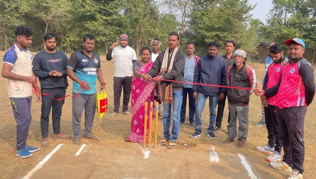 चाकुलिया : कुचियाशोली मैदान में रसपाल प्रीमियर लीग का शुभारंभ