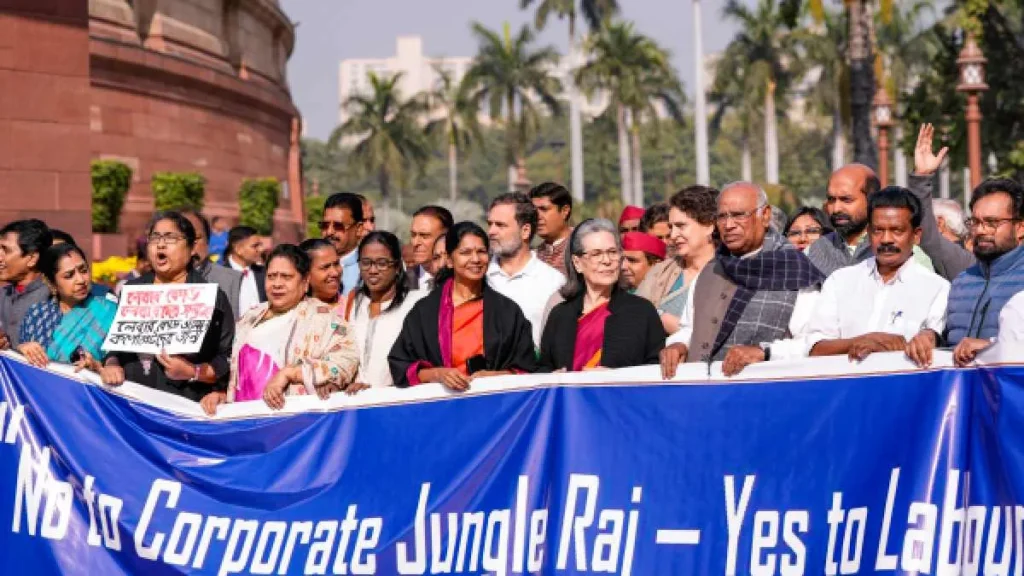 संसद शीतकालीन सत्र: तीसरे दिन भी विपक्ष का जोरदार विरोध, श्रम कानून और प्रदूषण पर बहस गरमाई