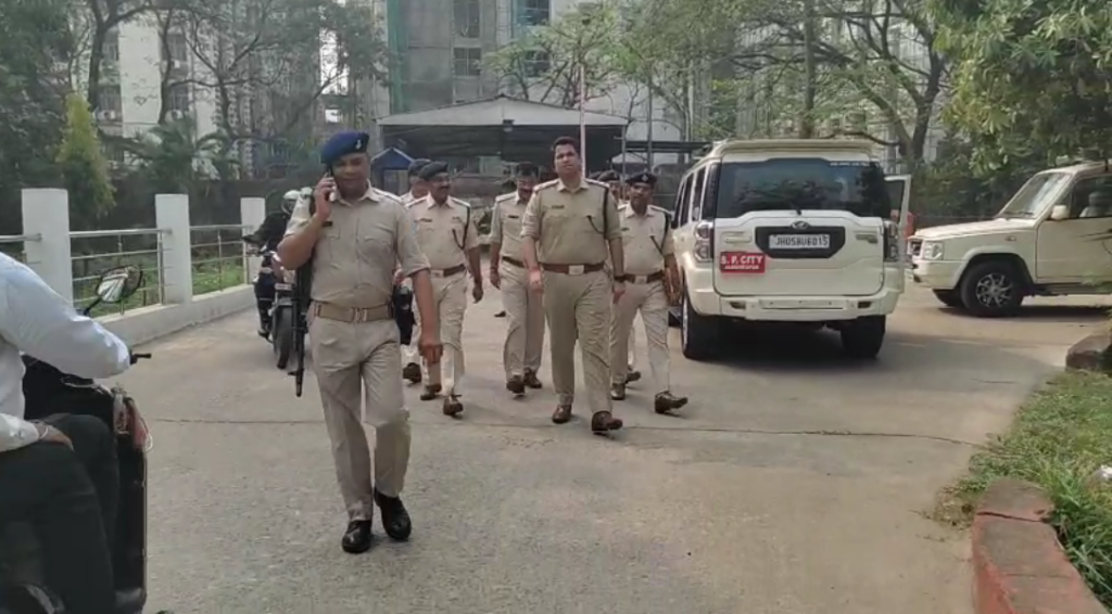 न्यायालयों को बम से उड़ाने की धमकी के बाद अलर्ट, जमशेदपुर सिविल कोर्ट की सुरक्षा व्यवस्था की जांच