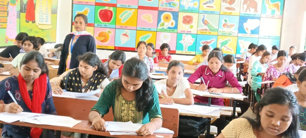 बहरागोड़ा में ओल चिकी वार्षिक परीक्षा संपन्न, पांच केंद्रों पर 322 विद्यार्थियों ने दी परीक्षा